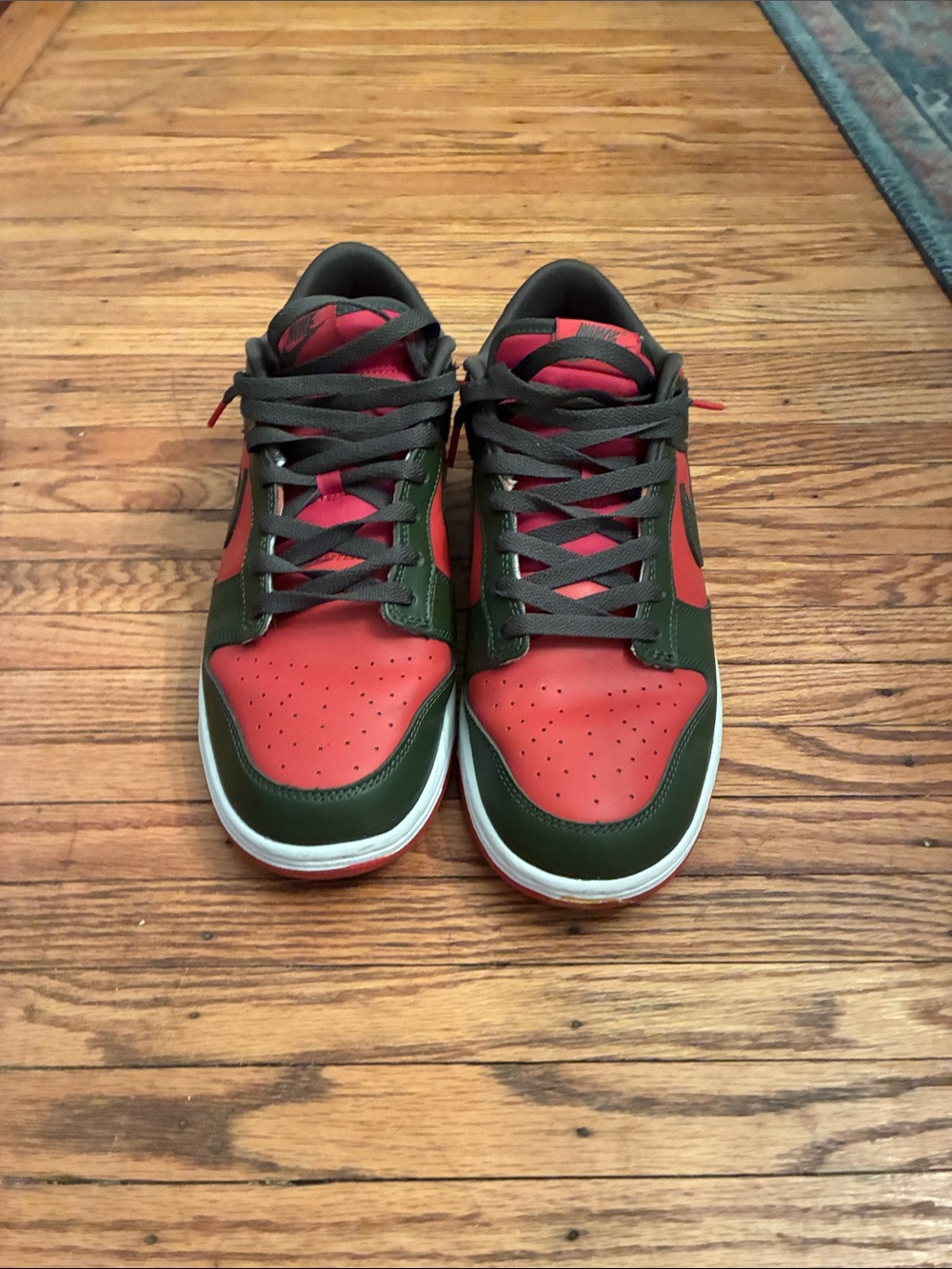Nike dunk Men's Low-Top Casual Sneakers in Red and Dark Green 10.5